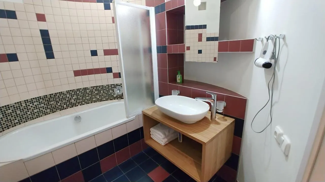 One Bedroom. Luxe. 29 Khreshchatyk Str. Besarabka Kyiv Ukraine